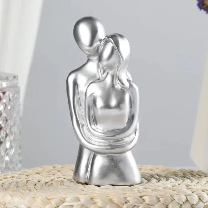 Escultura Casal Abraçados em Gesso - Home Premium Brasil