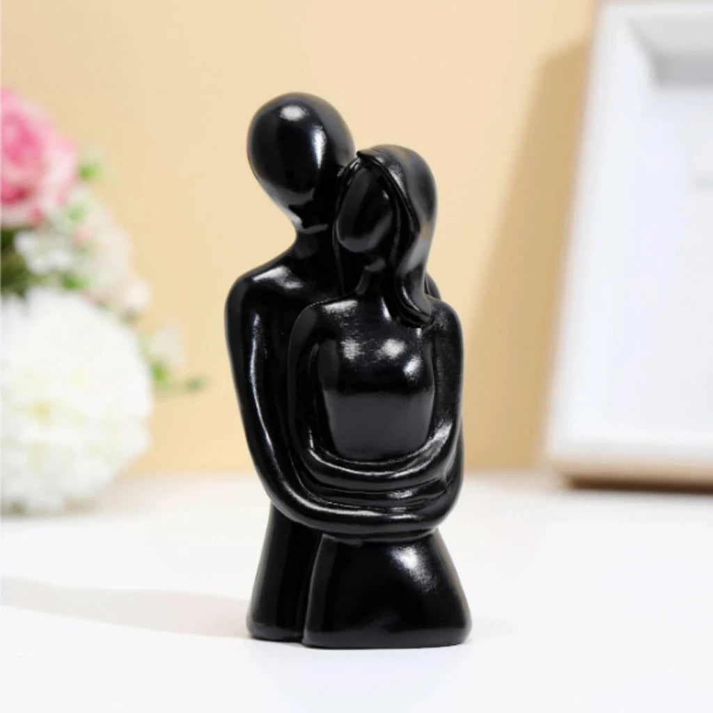 Escultura Casal Abraçados em Gesso - Home Premium Brasil