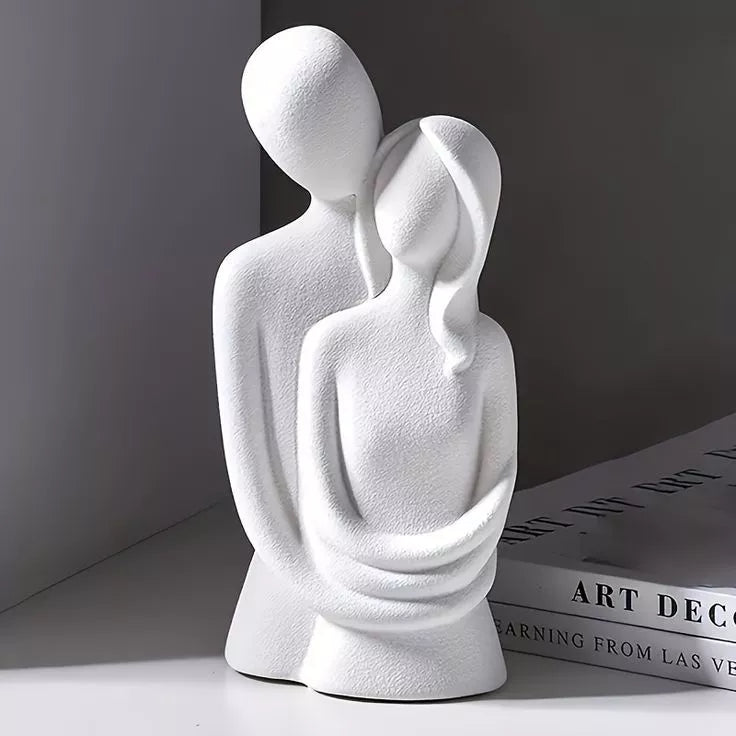Escultura Casal Abraçados em Gesso - Home Premium Brasil